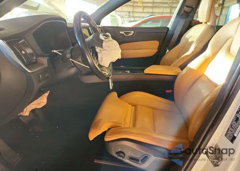 2021 Volvo Xc60 T5 Inscription z USA, uszkodzony, nr VIN YV4102DL4M1699442